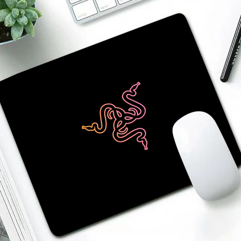 Tech Accessories For Office Desk - لوحة ماوس فاخرة من Razer، حصيرة